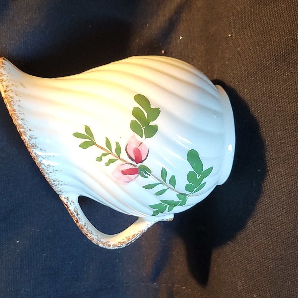 Floral pitcher - Picture 2 of 3